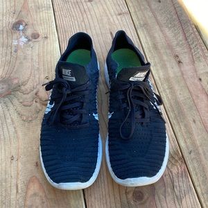 Nike black mens fly knit shoes SZ 12